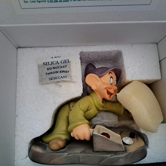 Walt Disney Classics Collection Dopey We Pick up  Everything 2009 in box great! - Picture 1 of 12